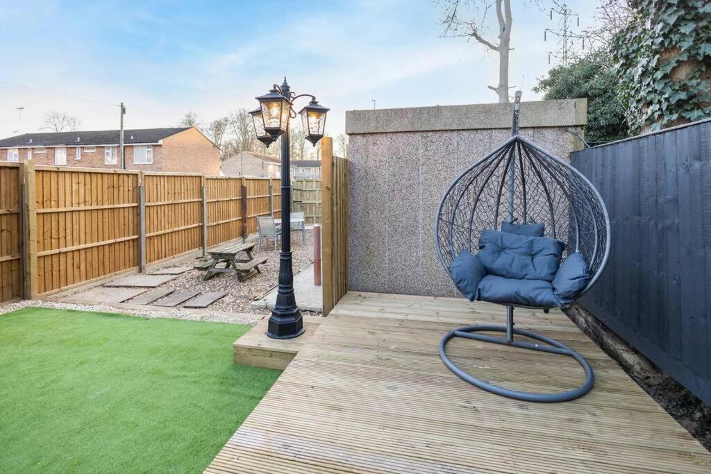 Hogwarts Hideaway Themed Property Watford  Exterior photo